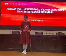 比喻在一群人中脱颖而出